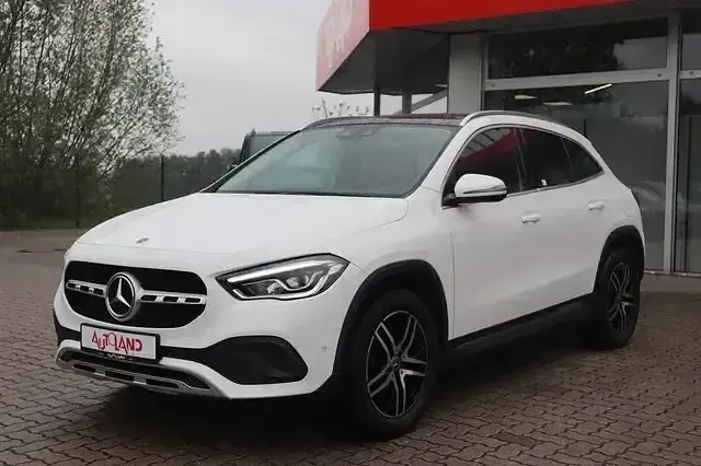 Gebraucht Mercedes GLA200 Progressive 163 PS (119 kW) 2020 Weiß SUV