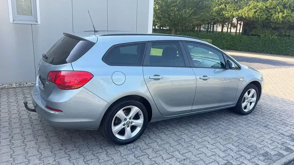Gebraucht Opel Astra Sport 110 PS (80 kW) 2013 Grau Kombi