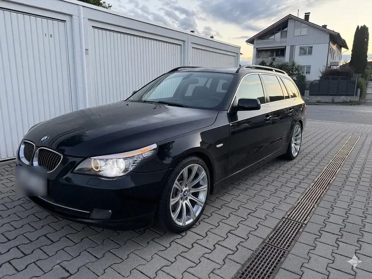 Gebraucht BMW 525 197 PS (144 kW) 2008 Schwarz Kombi