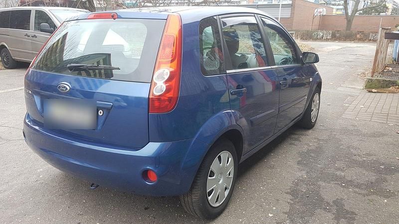 Gebraucht Ford Fiesta 69 PS (50 kW) 2007 Blau Kleinwagen