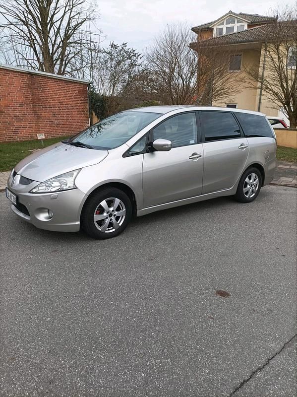 Silber Gebraucht 2009 Mitsubishi Grandis Limousine | 3.000 € (Etwas zu teuer) - Bild 1/4