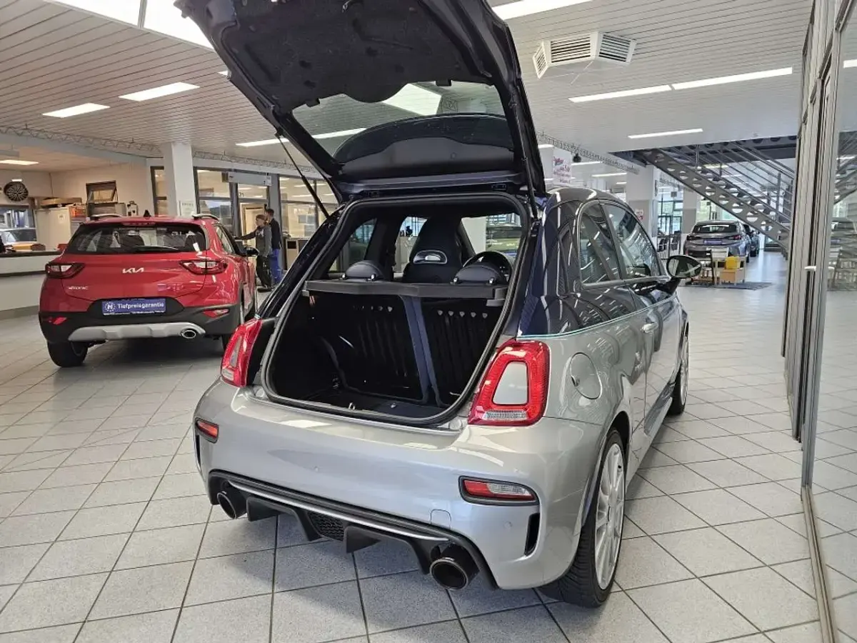 Gebraucht Abarth 695 179 PS (131 kW) 2019 Grau (metallic) Kleinwagen