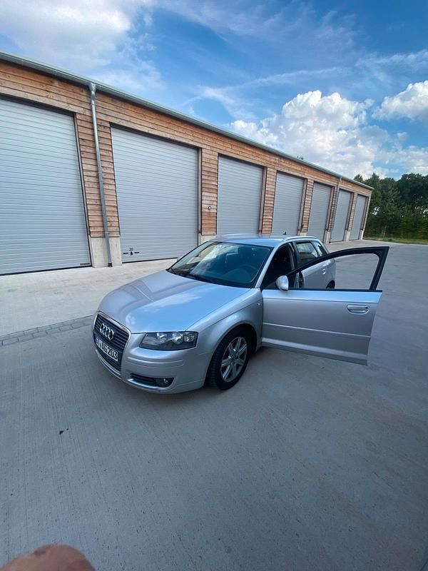 Grau Gebraucht 2006 Audi A3 Kleinwagen | 4.000 € (Fairer Preis) - Bild 1/4