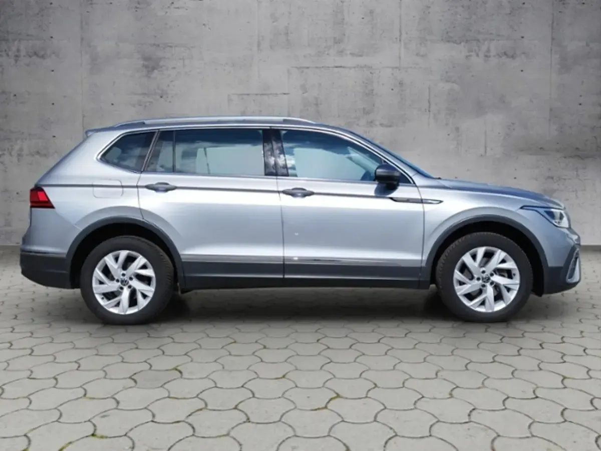 Gebraucht VW Tiguan Allspace Life 150 PS (110 kW) 2022 Silber SUV