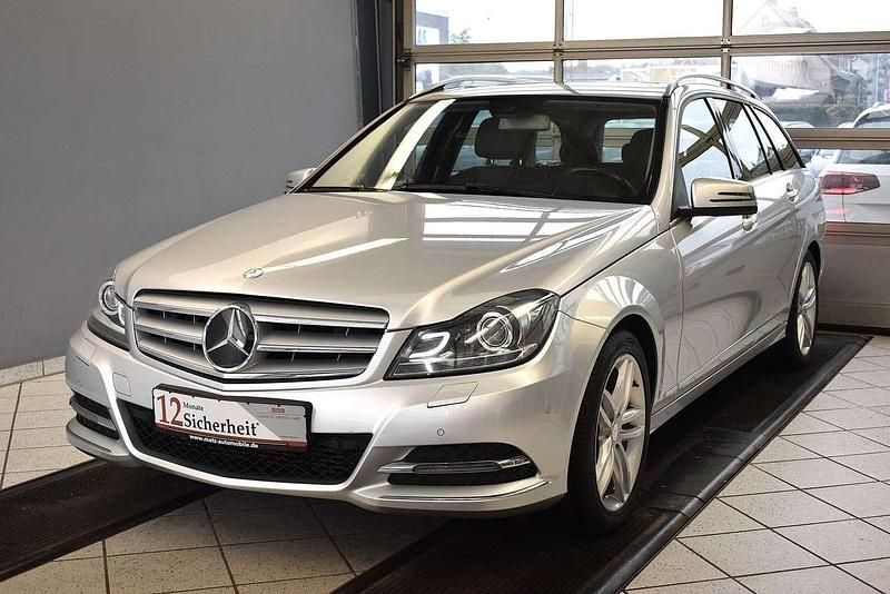 Iridiumsilber metalliclack Gebraucht 2014 Mercedes C200 Elegance Kombi | 12.990 € (Fairer Preis) - Bild 1/4