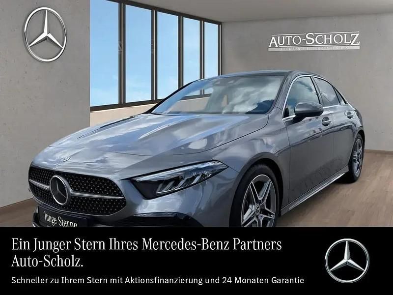 Metalliclack mountaingrau Gebraucht 2023 Mercedes A200 Premium Limousine | 34.981 € (Etwas zu teuer) - Bild 1/4