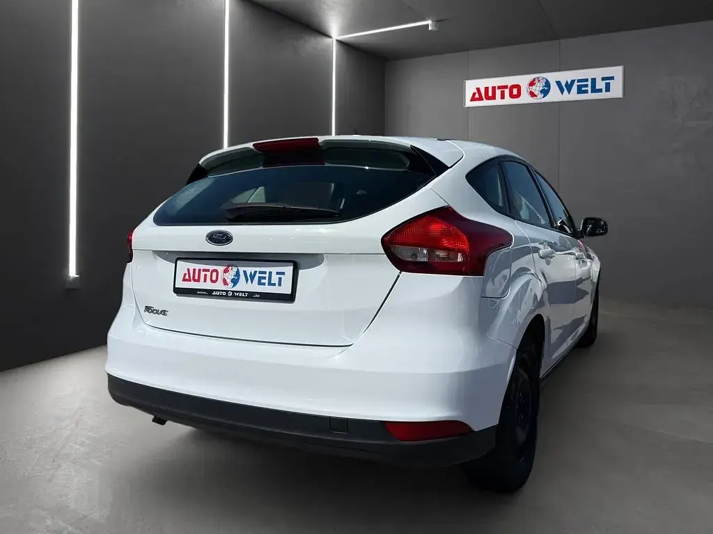 Gebraucht Ford Focus 95 PS (69 kW) 2016 Weiß Limousine