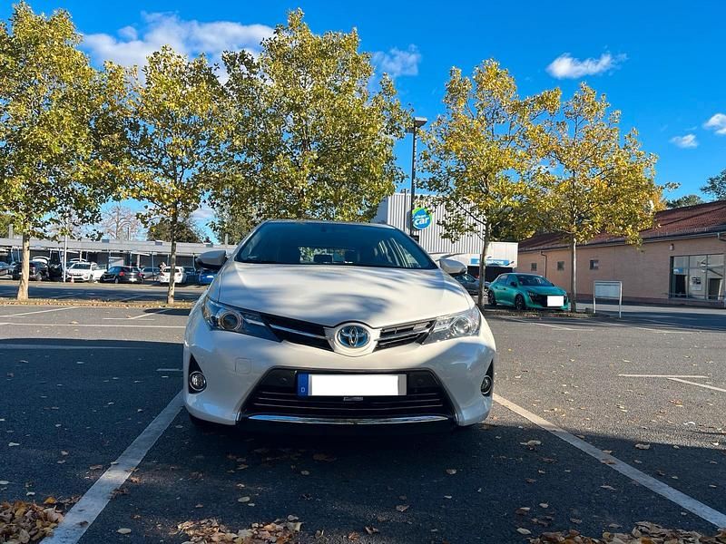 Weiß Gebraucht 2013 Toyota Auris Limousine | 9.950 € - Bild 1/4