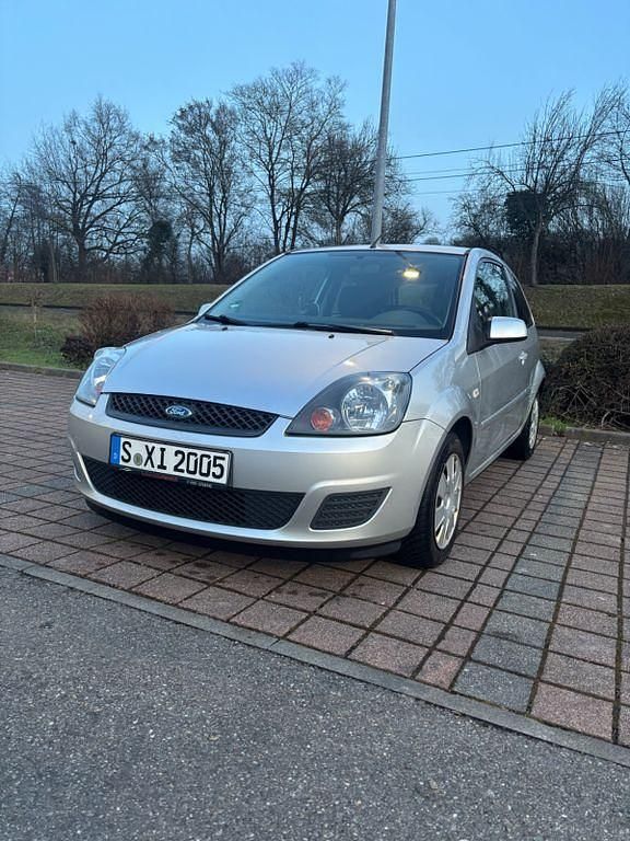 Gebraucht Ford Fiesta 80 PS (58 kW) 2008 Silber Limousine