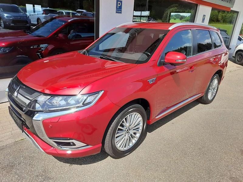 Gebraucht Mitsubishi Outlander P-HEV Plus 135 PS (99 kW) 2020 Rot SUV