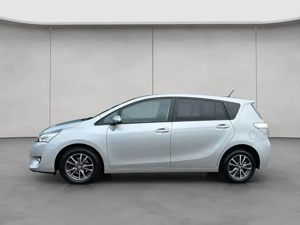 Gebraucht Toyota Verso Life 147 PS (108 kW) 2014 Silber Van / Kleinbus