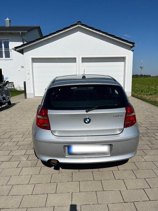 Second-hand BMW 118 143 CP (105 kW) 2008 Argintiu Hatchback