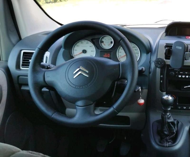 Second-hand Citroën Jumpy 163 CP (119 kW) 2011 Argintiu Monovolum