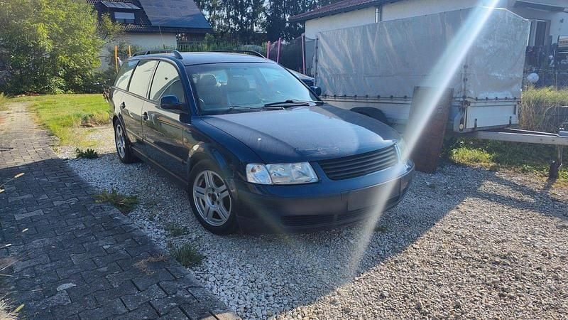 Gebraucht VW Passat Highline 125 PS (91 kW) 1998 Blau Kombi