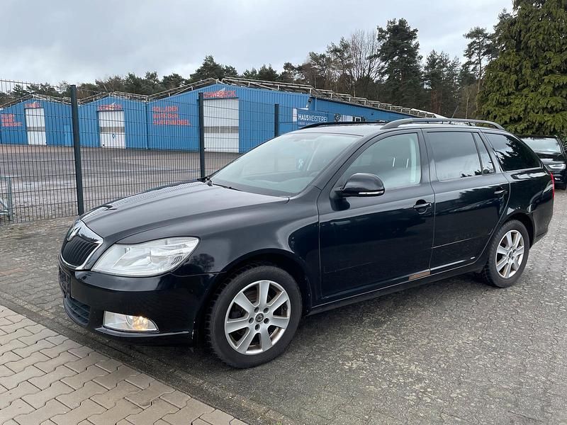 Gebraucht Skoda Octavia Ambition 105 PS (77 kW) 2012 Schwarz Kombi