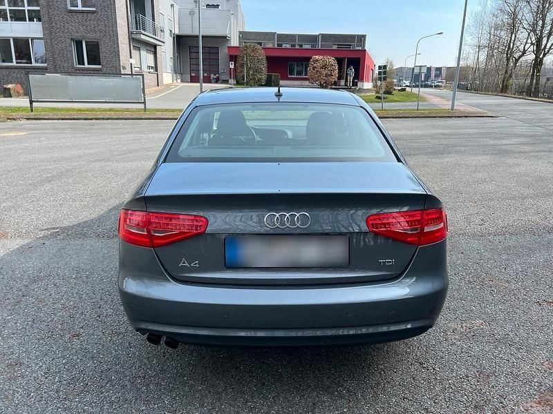 Gebraucht Audi A4 143 PS (105 kW) 2013 Grau Limousine