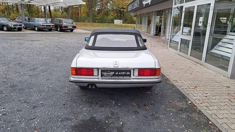 Gebraucht Mercedes 560 231 PS (169 kW) 1987 Silber Cabrio