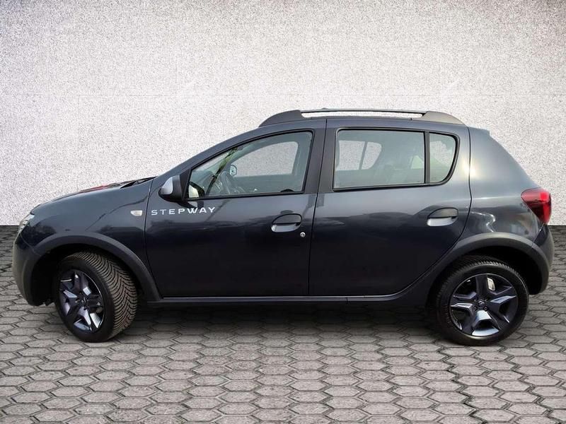 Gebraucht Dacia Sandero Celebration 90 PS (66 kW) 2018 Kometengrau metallic Kleinwagen