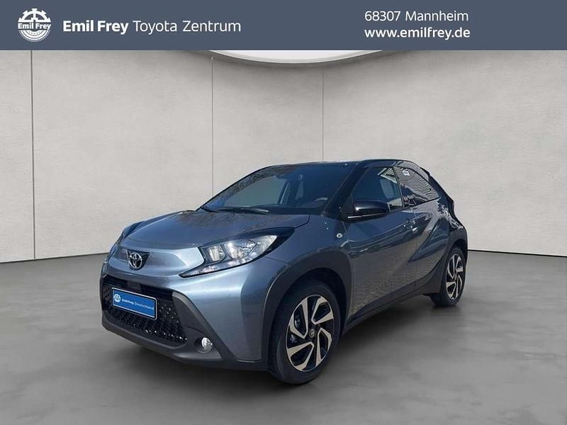 Grau Neu 2025 Toyota Aygo Kleinwagen | 17.390 € - Bild 1/4