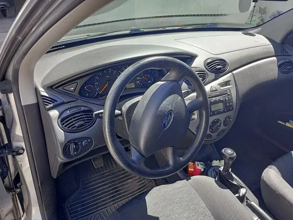 Second-hand Ford Focus 101 CP (74 kW) 2003 Argintiu Berlinǎ