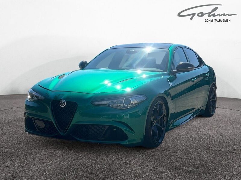 Grün Gebraucht 2023 Alfa Romeo Giulia Quadrifoglio Limousine | 77.780 € (Etwas zu teuer) - Bild 1/4