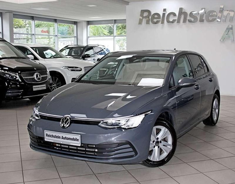 Delfingrau metallic Gebraucht 2022 VW Golf VIII Life Kleinwagen | 21.980 € (Fairer Preis) - Bild 1/4