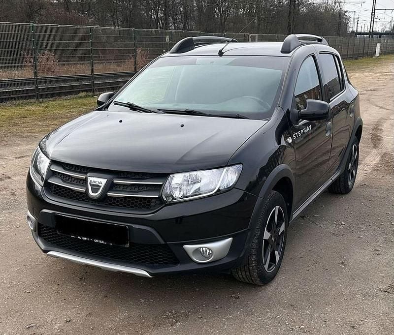 Gebraucht Dacia Sandero Prestige 90 PS (66 kW) 2015 Schwarz Limousine