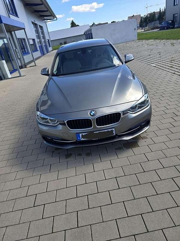 Silber Gebraucht 2017 BMW 330 Sport Line Kombi | 21.500 € (Fairer Preis) - Bild 1/4