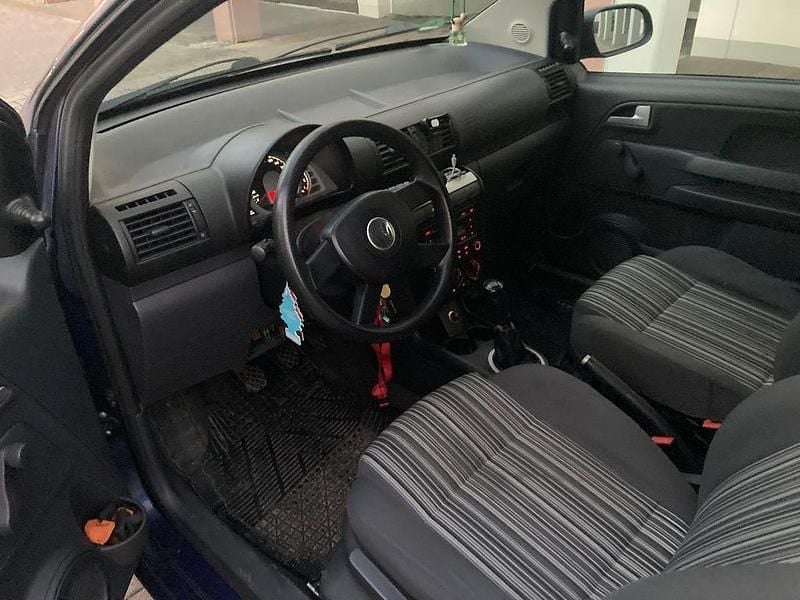 Gebraucht VW Fox 54 PS (39 kW) 2006 Blau Kleinwagen