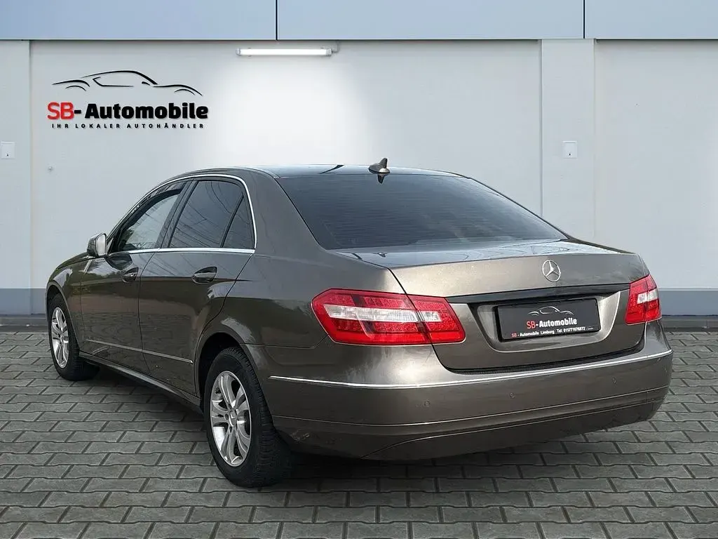 Gebraucht Mercedes E200 136 PS (100 kW) 2011 Braun Limousine