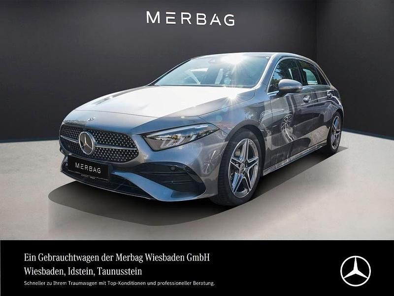 Mountain grau Gebraucht 2024 Mercedes A200 AMG Line Premium Limousine | 34.890 € (Fairer Preis) - Bild 1/4