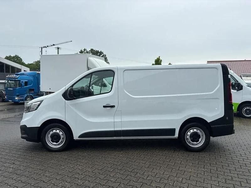 Gebraucht Renault Trafic Komfort 81 PS (59 kW) 2023 Weiß Van / Kleinbus