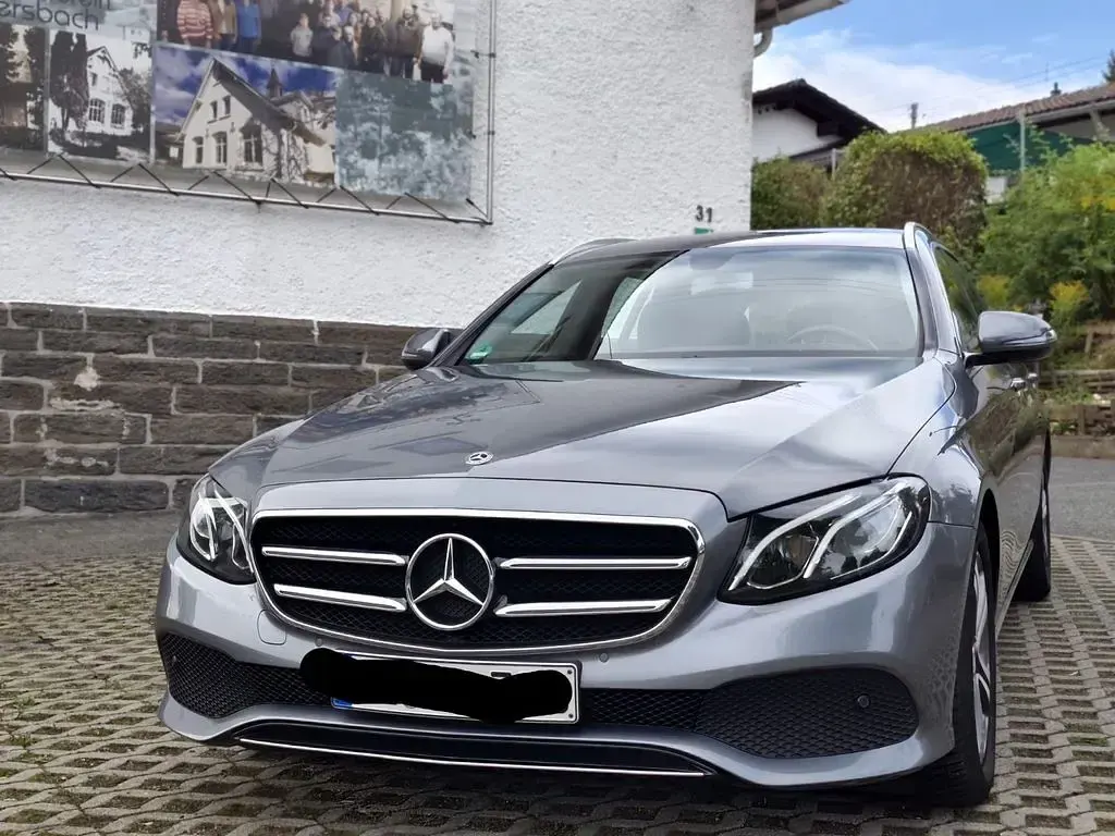 Gebraucht Mercedes E220 194 PS (142 kW) 2019 Grau Limousine