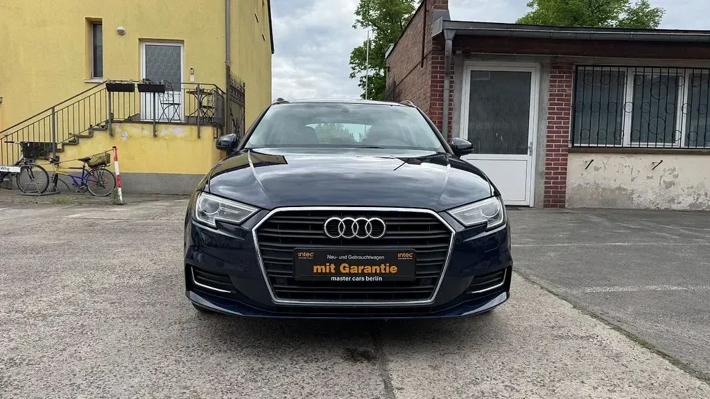 Używany Audi A3 Design 116 KM (85 kW) 2018 Niebieski Sedan/Limuzyna