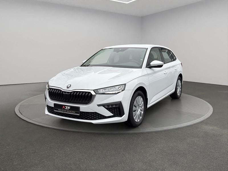 Gebraucht Skoda Scala Essence 95 PS (69 kW) 2026 Moonweiss metallic Kleinwagen