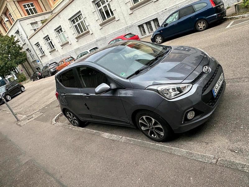 Grau Gebraucht 2016 Hyundai i10 Kleinwagen | 6.350 € (Guter Preis) - Bild 1/4