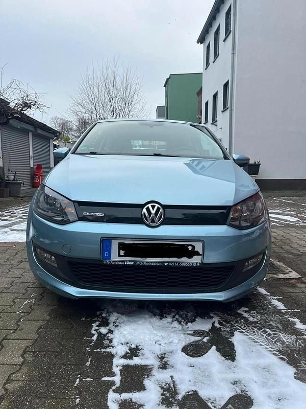 Gebraucht VW Polo 75 PS (55 kW) 2014 Blau Kleinwagen