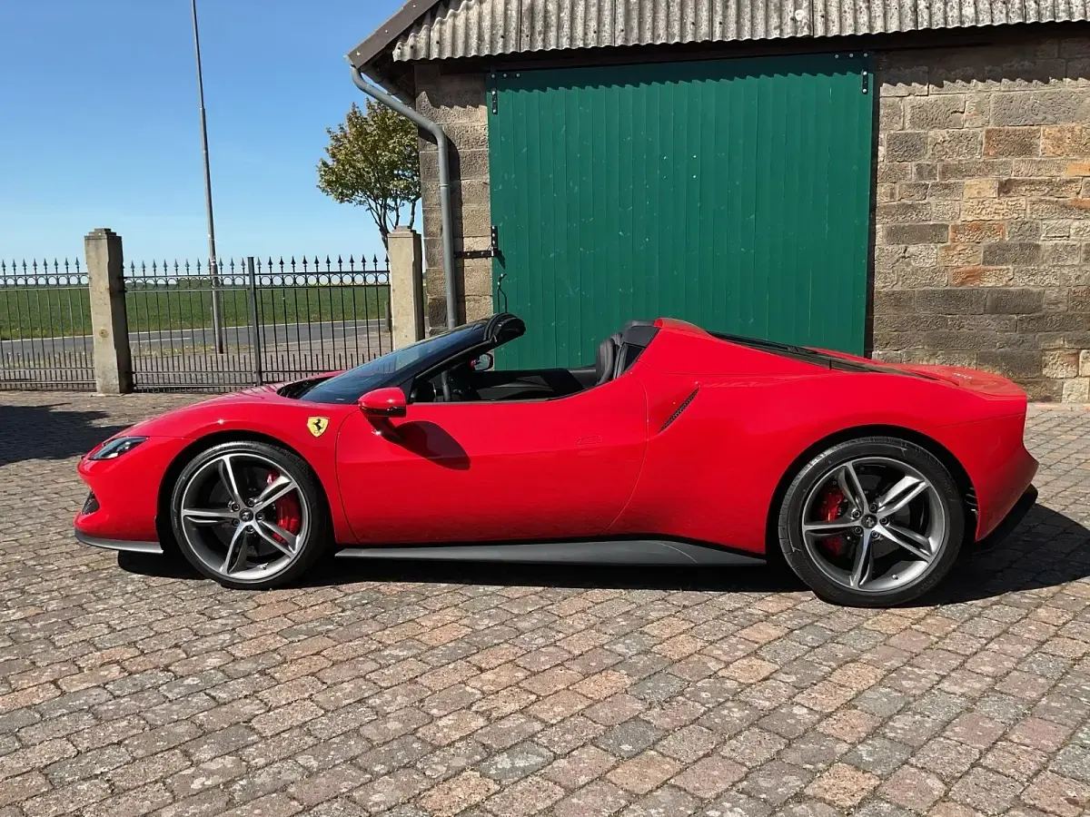 Neu Ferrari 296 830 PS (610 kW) 2025 Rot Cabrio