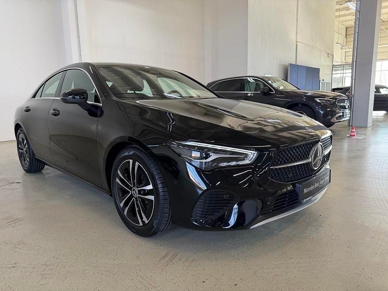 Gebraucht Mercedes CLA200 163 PS (119 kW) 2024 Unilack nachtschwarz Coupé