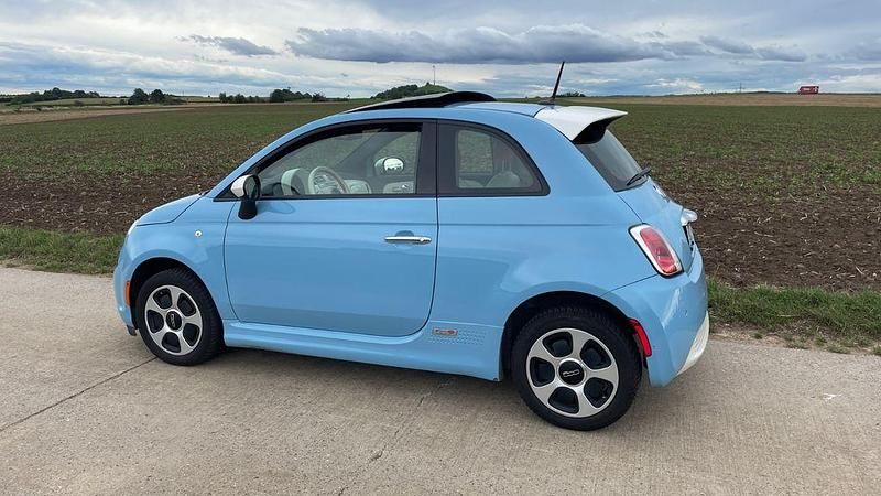 Blau Gebraucht 2014 Fiat 500e Kleinwagen | 8.700 € (Fairer Preis) - Bild 1/4