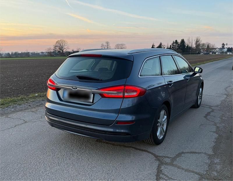Gebraucht Ford Mondeo Titanium 150 PS (110 kW) 2018 Blau Kombi