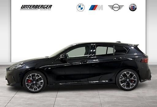 Gebraucht BMW M135 Performance 300 PS (220 kW) 2025 Saphirschwarz Kleinwagen