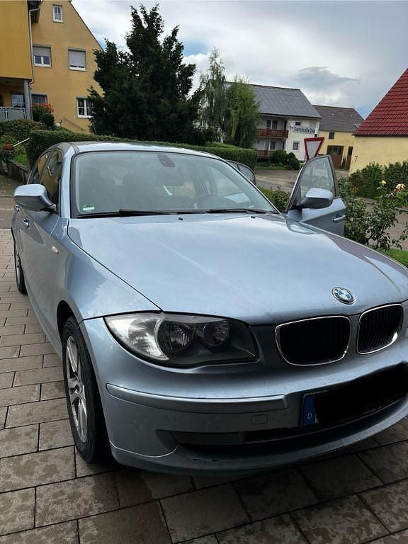 Blau Gebraucht 2011 BMW 118 Lifestyle Kleinwagen | 3.200 € (Etwas zu teuer) - Bild 1/4