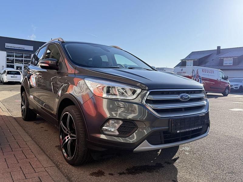 Gebraucht Ford Kuga Cool & Connect 150 PS (110 kW) 2018 Magneticgrau SUV