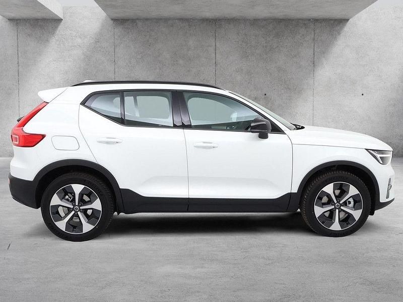 Neu Volvo XC40 Plus 163 PS (119 kW) 2025 Weiß SUV