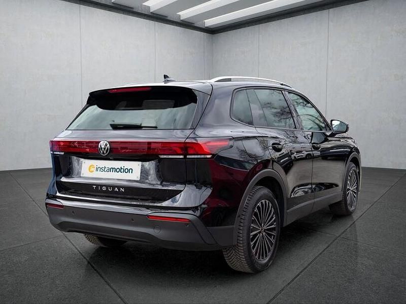 Gebraucht VW Tiguan 150 PS (110 kW) 2024 Schwarz SUV