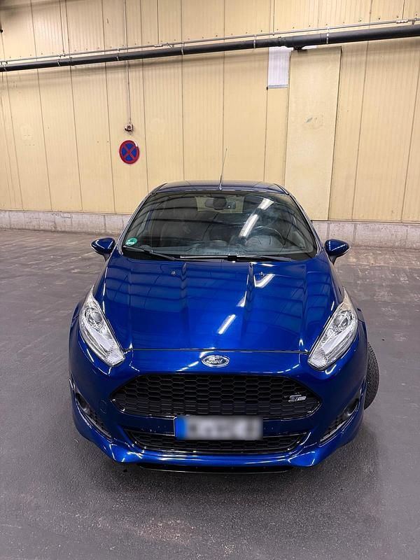 Blau Gebraucht 2016 Ford Fiesta ST Kleinwagen | 6.500 € (Fairer Preis) - Bild 1/4