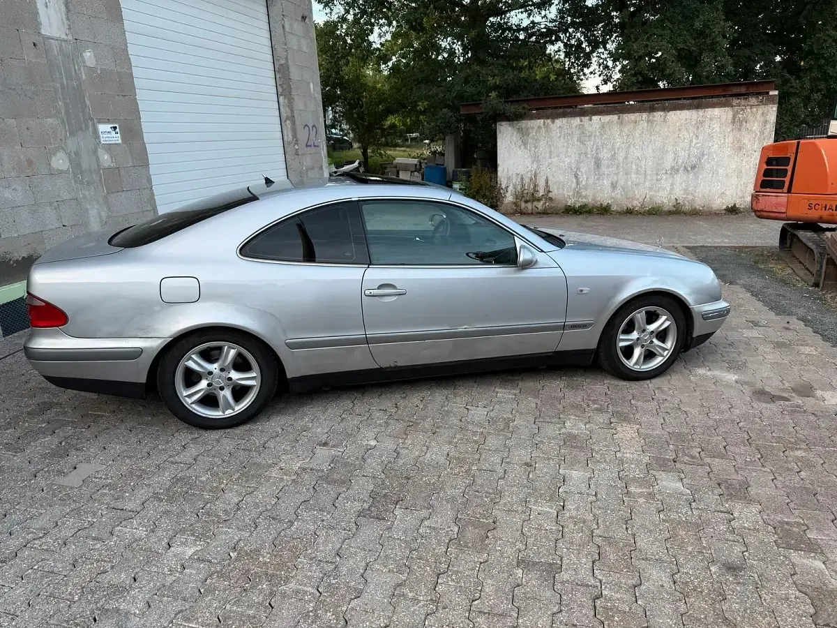 Gebraucht Mercedes CLK320 218 PS (160 kW) 1998 Silber Coupé