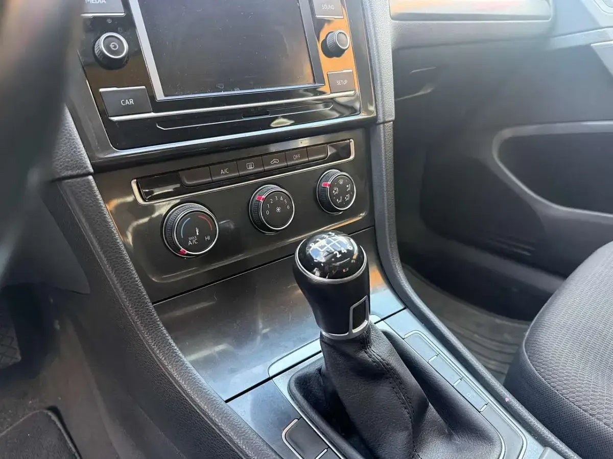 Gebraucht VW Golf VII 125 PS (91 kW) 2017 Tungsten silver metallic Kleinwagen