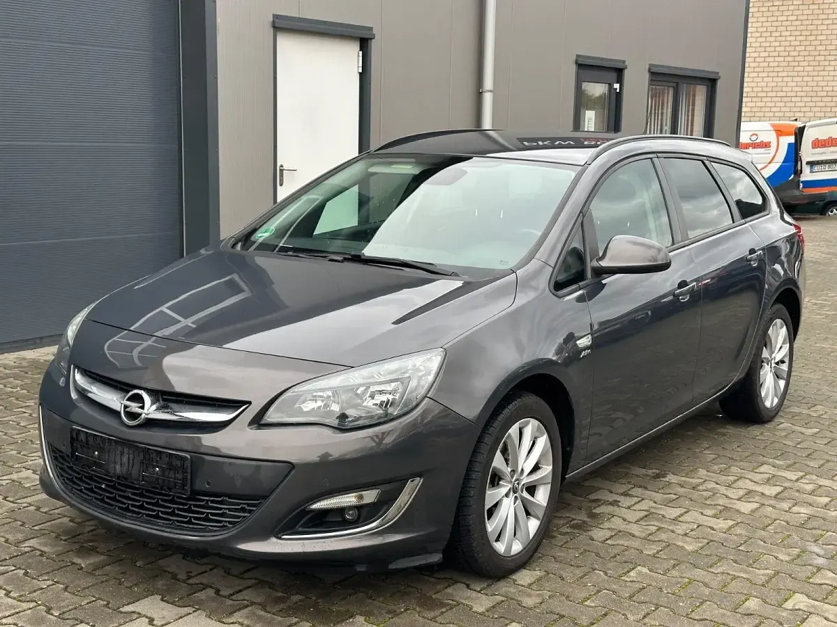 Gebraucht Opel Astra Sport 116 PS (85 kW) 2013 Grau Kombi